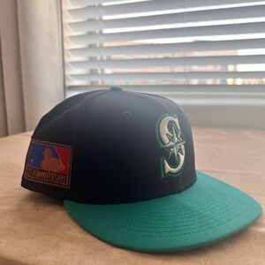 New Era Mariners Black and Green Cap